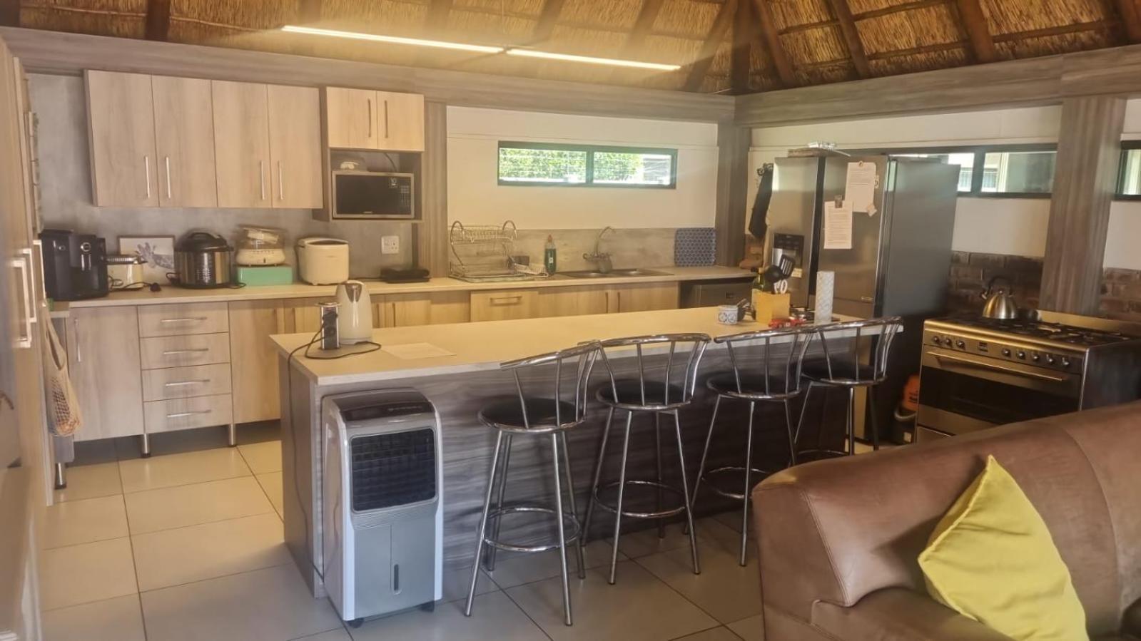 12 On Vaal Drive Guesthouse Vanderbijlpark Esterno foto