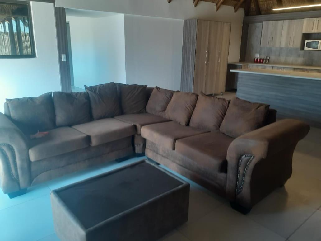 12 On Vaal Drive Guesthouse Vanderbijlpark Esterno foto