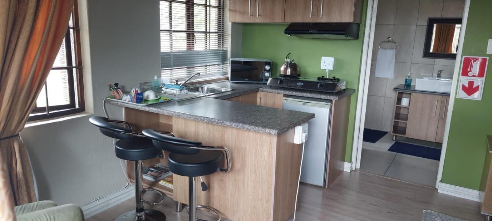12 On Vaal Drive Guesthouse Vanderbijlpark Esterno foto