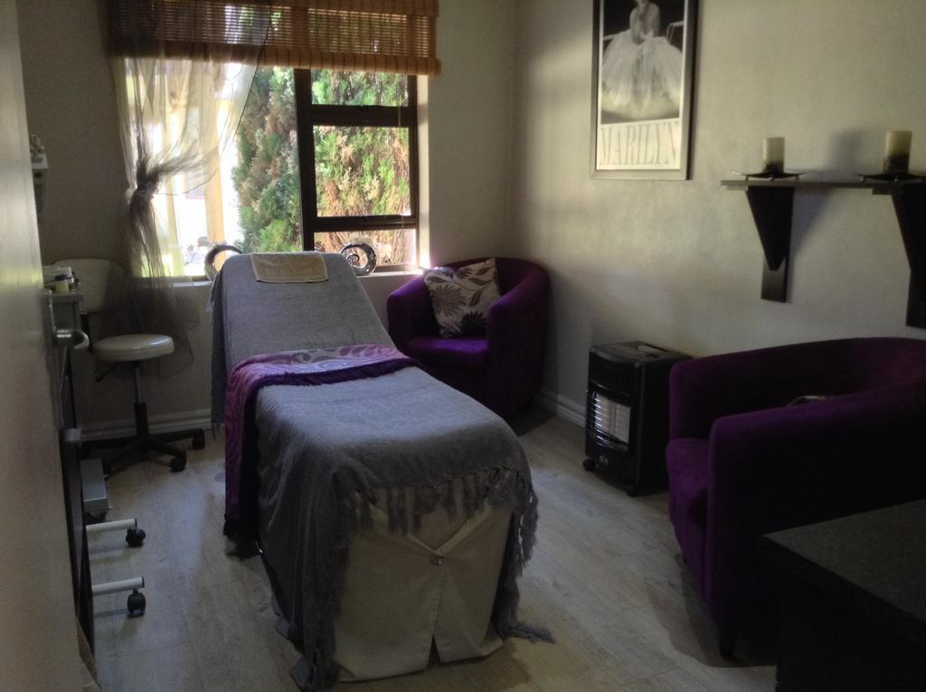 12 On Vaal Drive Guesthouse Vanderbijlpark Esterno foto