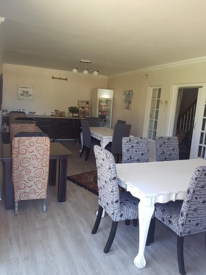 12 On Vaal Drive Guesthouse Vanderbijlpark Esterno foto