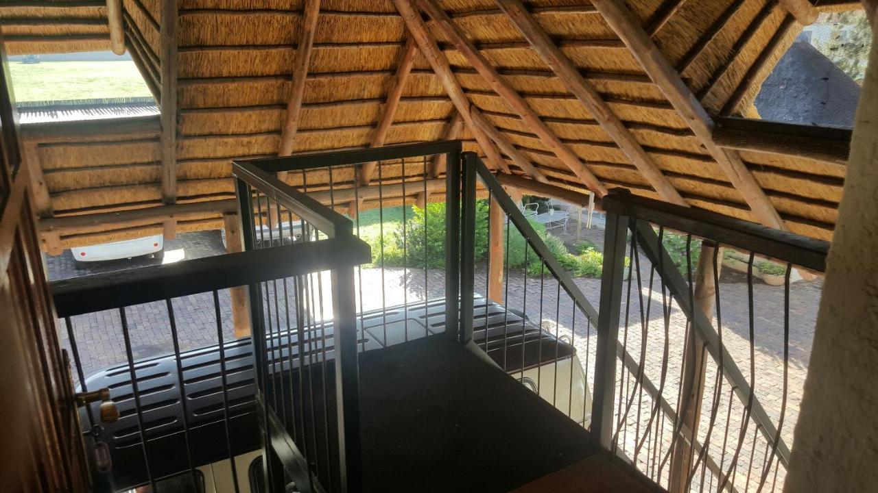 12 On Vaal Drive Guesthouse Vanderbijlpark Esterno foto