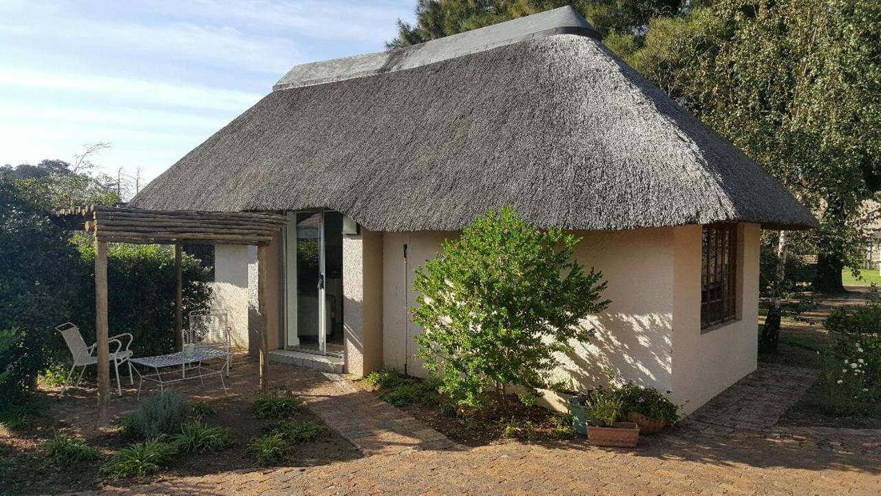 12 On Vaal Drive Guesthouse Vanderbijlpark Esterno foto